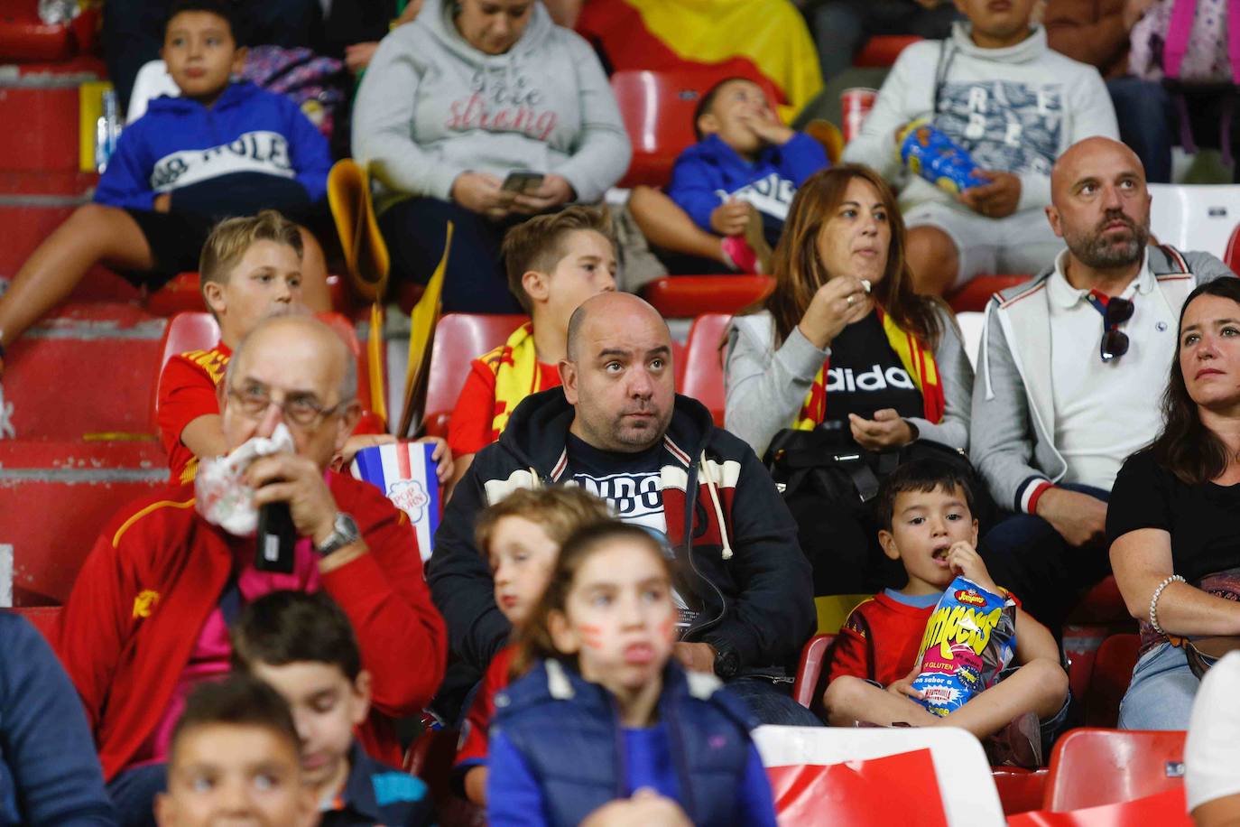 ¿Estuviste este domingo en el partido España-Islas Feroe en El Molinón? 