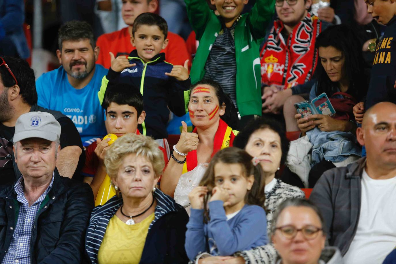 ¿Estuviste este domingo en el partido España-Islas Feroe en El Molinón? 