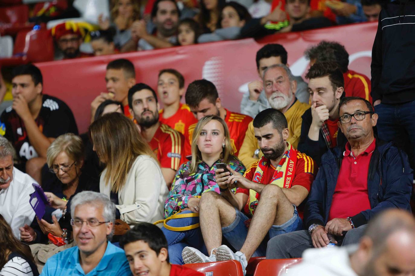 ¿Estuviste este domingo en el partido España-Islas Feroe en El Molinón? 