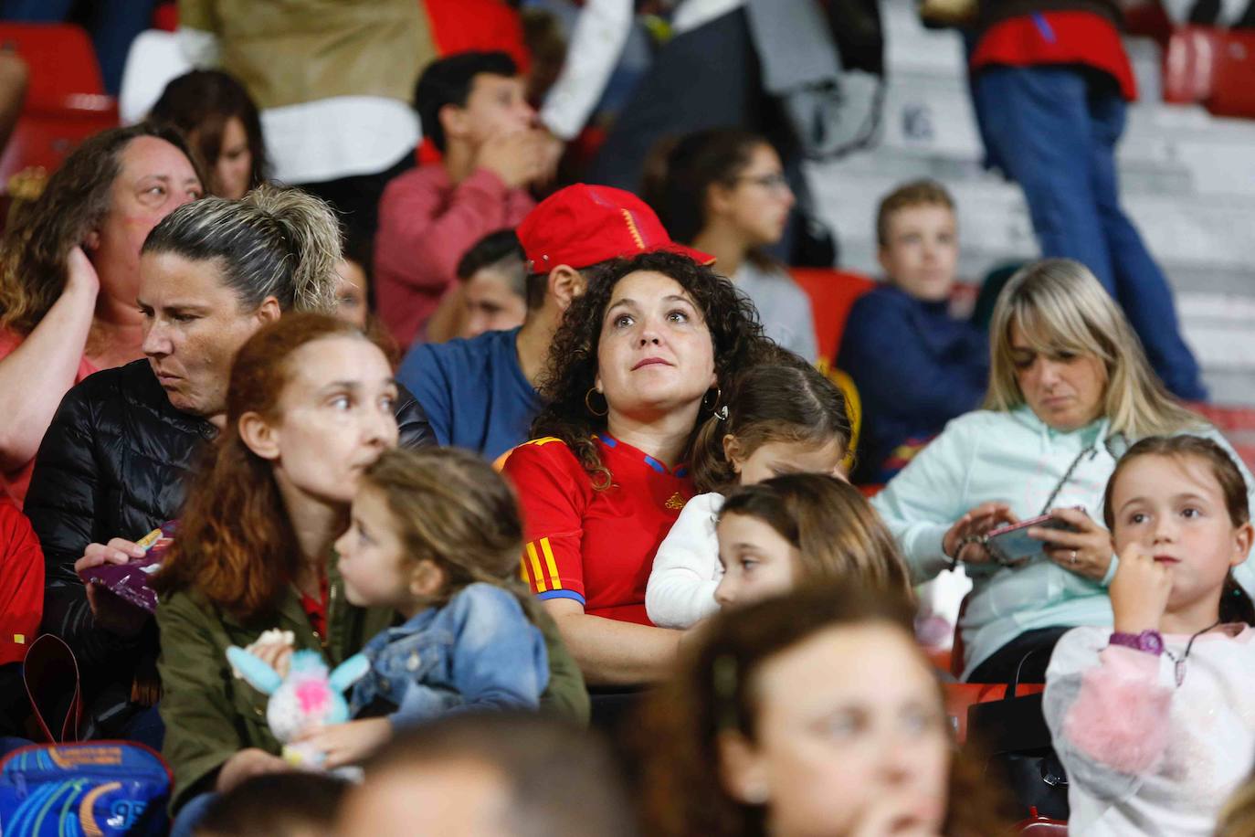 ¿Estuviste este domingo en el partido España-Islas Feroe en El Molinón? 