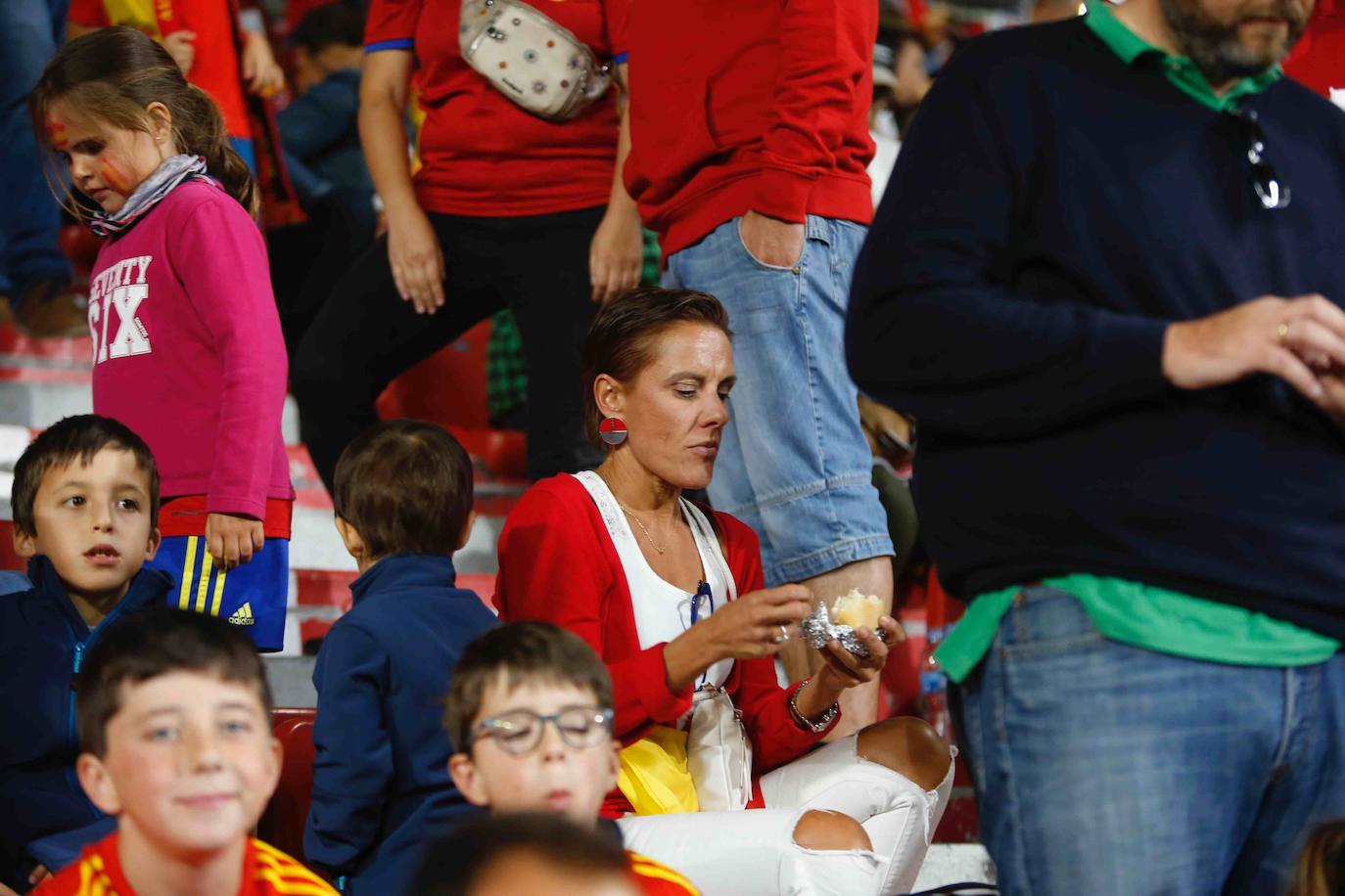 ¿Estuviste este domingo en el partido España-Islas Feroe en El Molinón? 