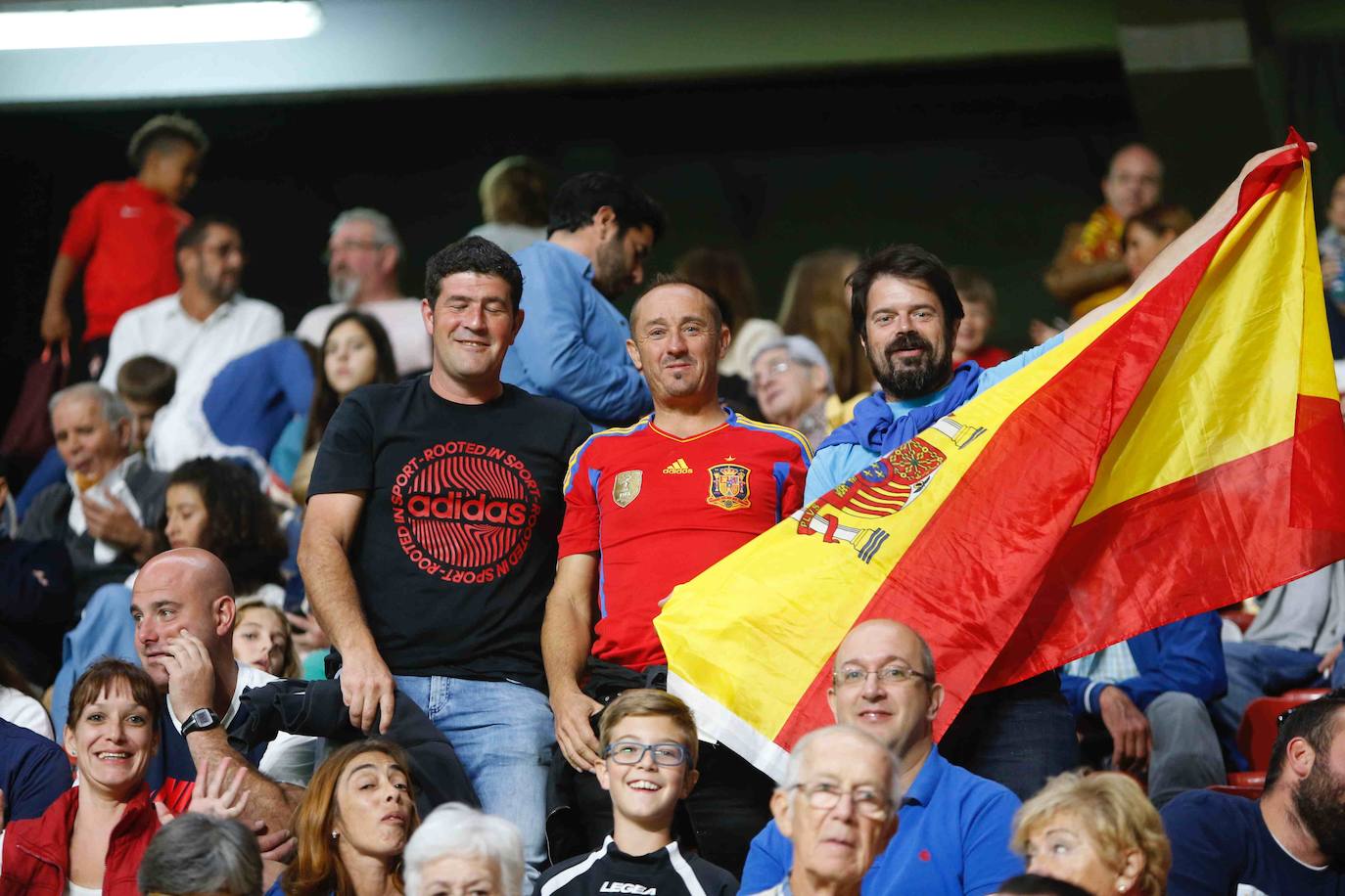 ¿Estuviste este domingo en el partido España-Islas Feroe en El Molinón? 