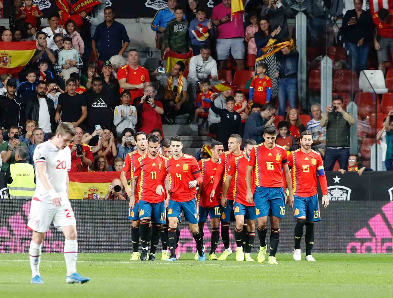 Fotos: Las imágenes del amistoso entre España e Islas Feroe