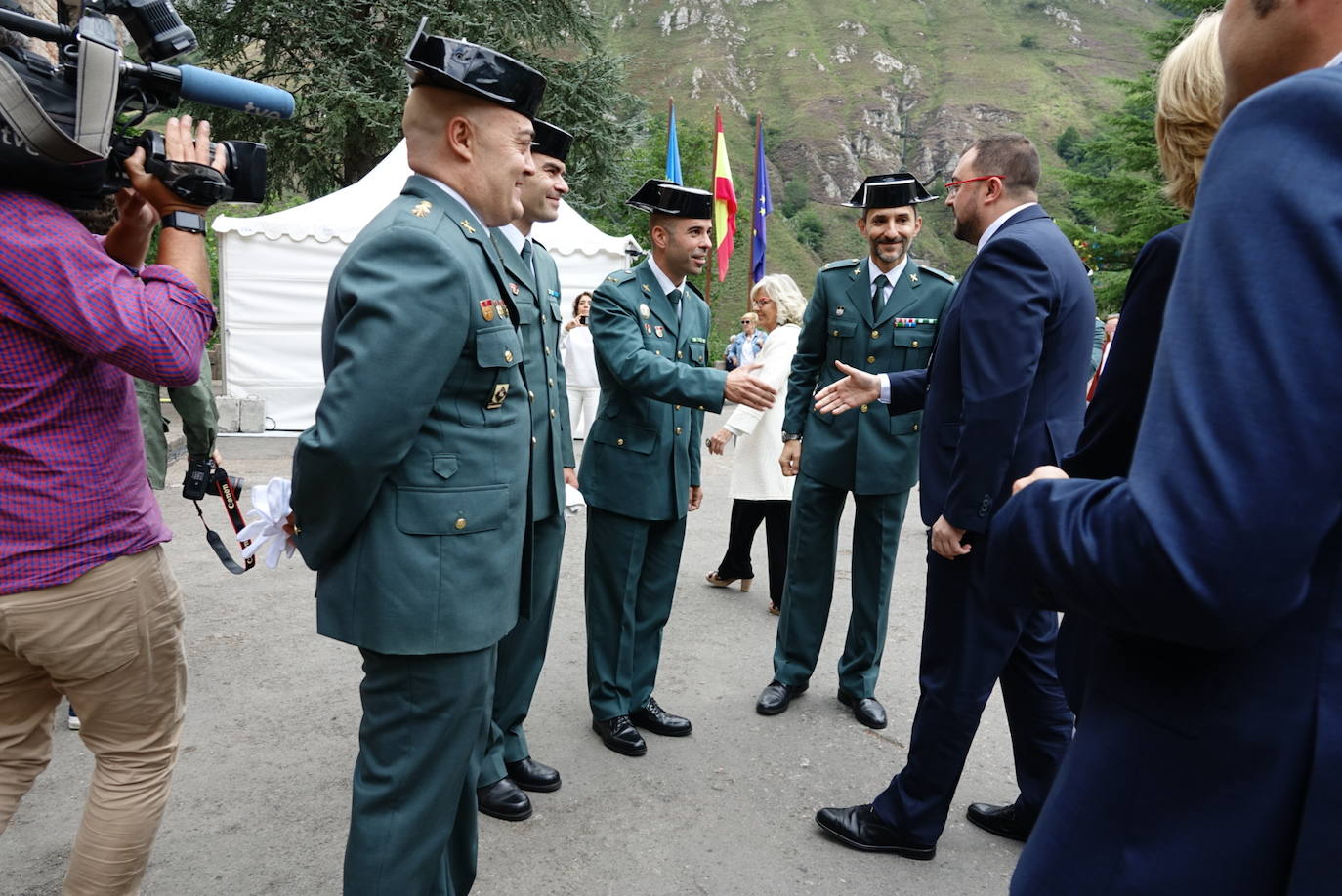 El arzobispo de Oviedo, Jesús Sanz Montes, ha oficiado la Eucaristía en la Basílica de Covadonga con motivo del Día de Asturias, a la que ha asistido el presidente del Principado, Adrián Barbón, el de la Junta General, Marcelino Marcos, y la delegada del Gobierno, Delia Losa, entre otros.