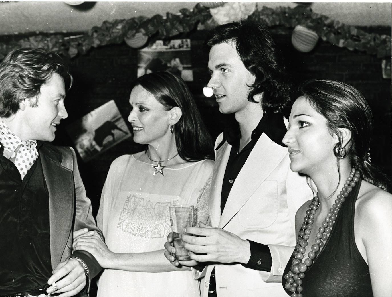 (i-d) Helmut Berger, Lucía Bosé, Camilo Sesto y Charo Vega en una imagen de enero de 1970.