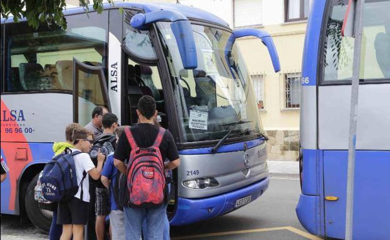 Los alumnos de 29 colegios del distrito Gijón-Oriente no tendrán transporte escolar en el primer día del curso