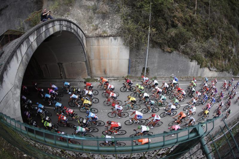 Fotos: La etapa 16 de la Vuelta a España entre Pravia y el Alto de la Cubilla, en imágenes