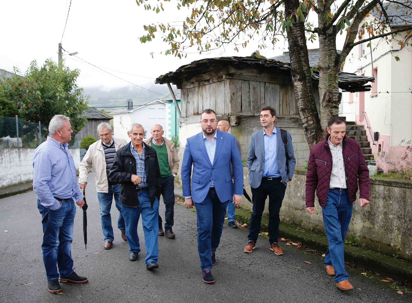 El jefe del Ejecutivo asturiano se ha desplazado hasta el Colegio Rural Agrupado (CRA) de Villayón y desde él ha procedido a la inauguración del curso escolar de Educación Infantil y Primaria.