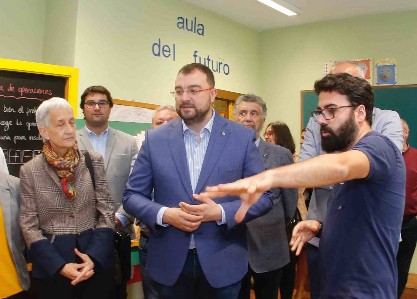 El jefe del Ejecutivo asturiano se ha desplazado hasta el Colegio Rural Agrupado (CRA) de Villayón y desde él ha procedido a la inauguración del curso escolar de Educación Infantil y Primaria.
