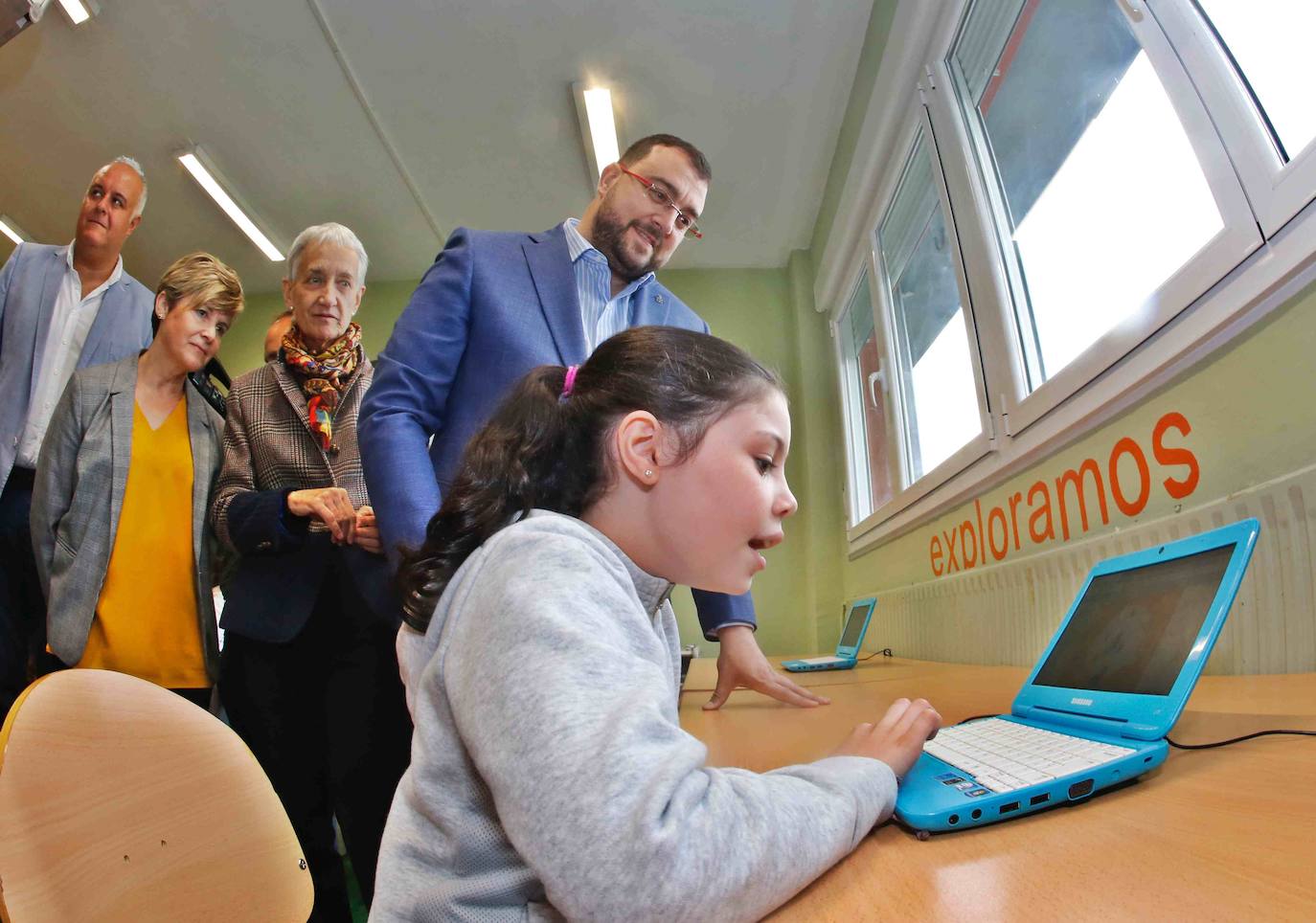 El jefe del Ejecutivo asturiano se ha desplazado hasta el Colegio Rural Agrupado (CRA) de Villayón y desde él ha procedido a la inauguración del curso escolar de Educación Infantil y Primaria.