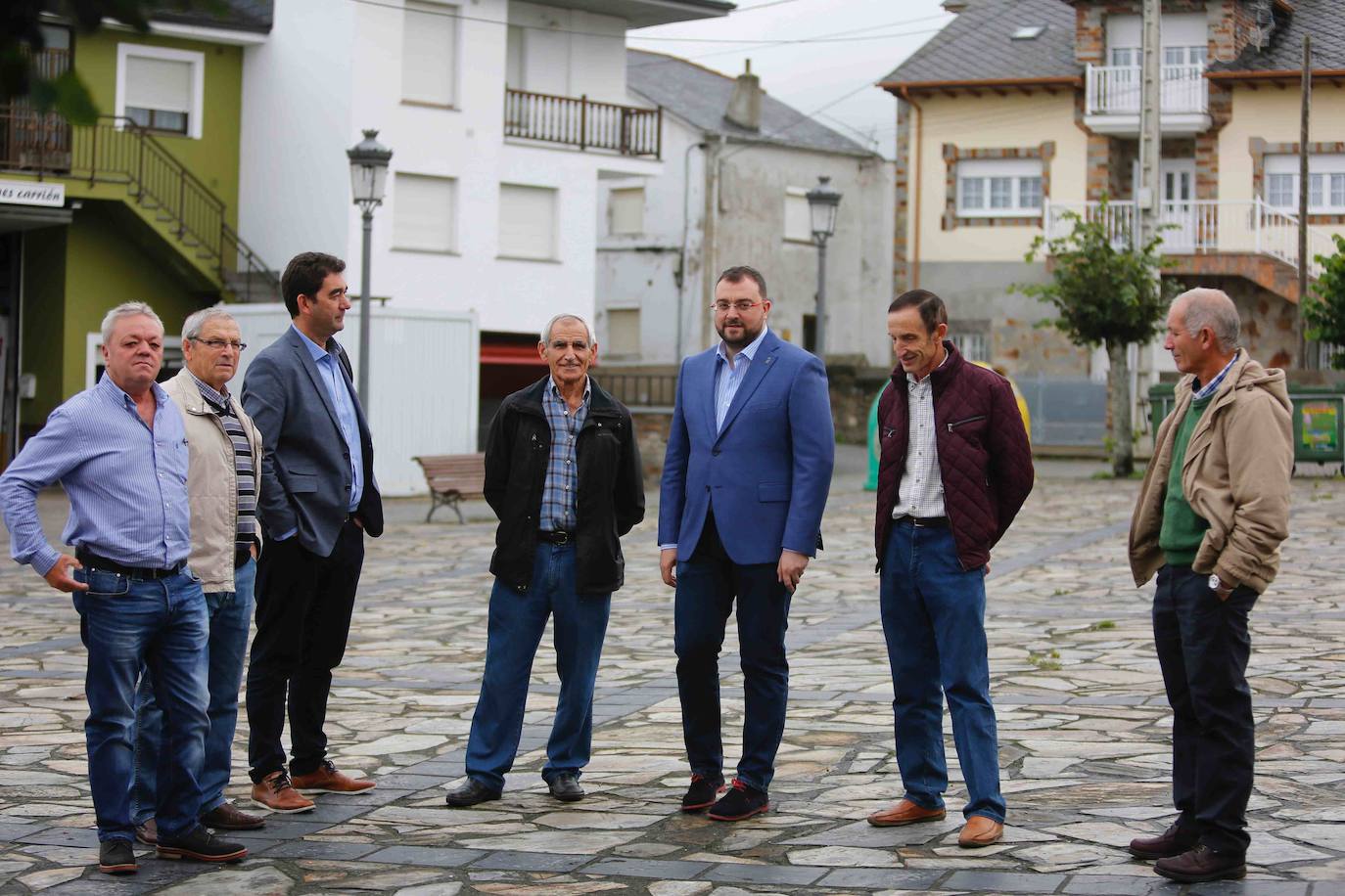 El jefe del Ejecutivo asturiano se ha desplazado hasta el Colegio Rural Agrupado (CRA) de Villayón y desde él ha procedido a la inauguración del curso escolar de Educación Infantil y Primaria.