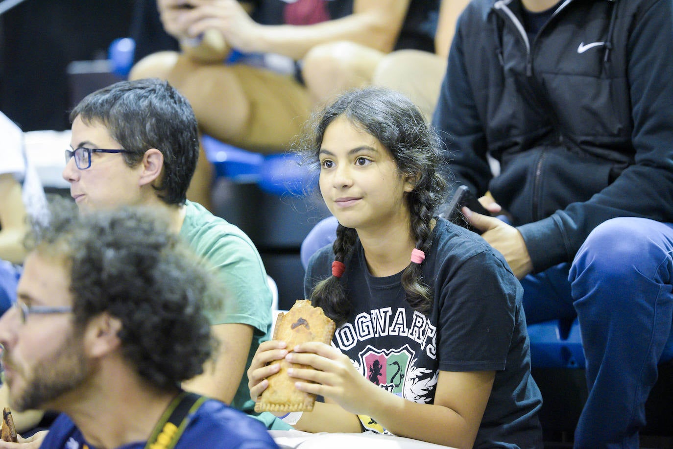 Fotos: ¿Estuviste en el partido entre el OCB - Real Madrid? ¡Búscate!