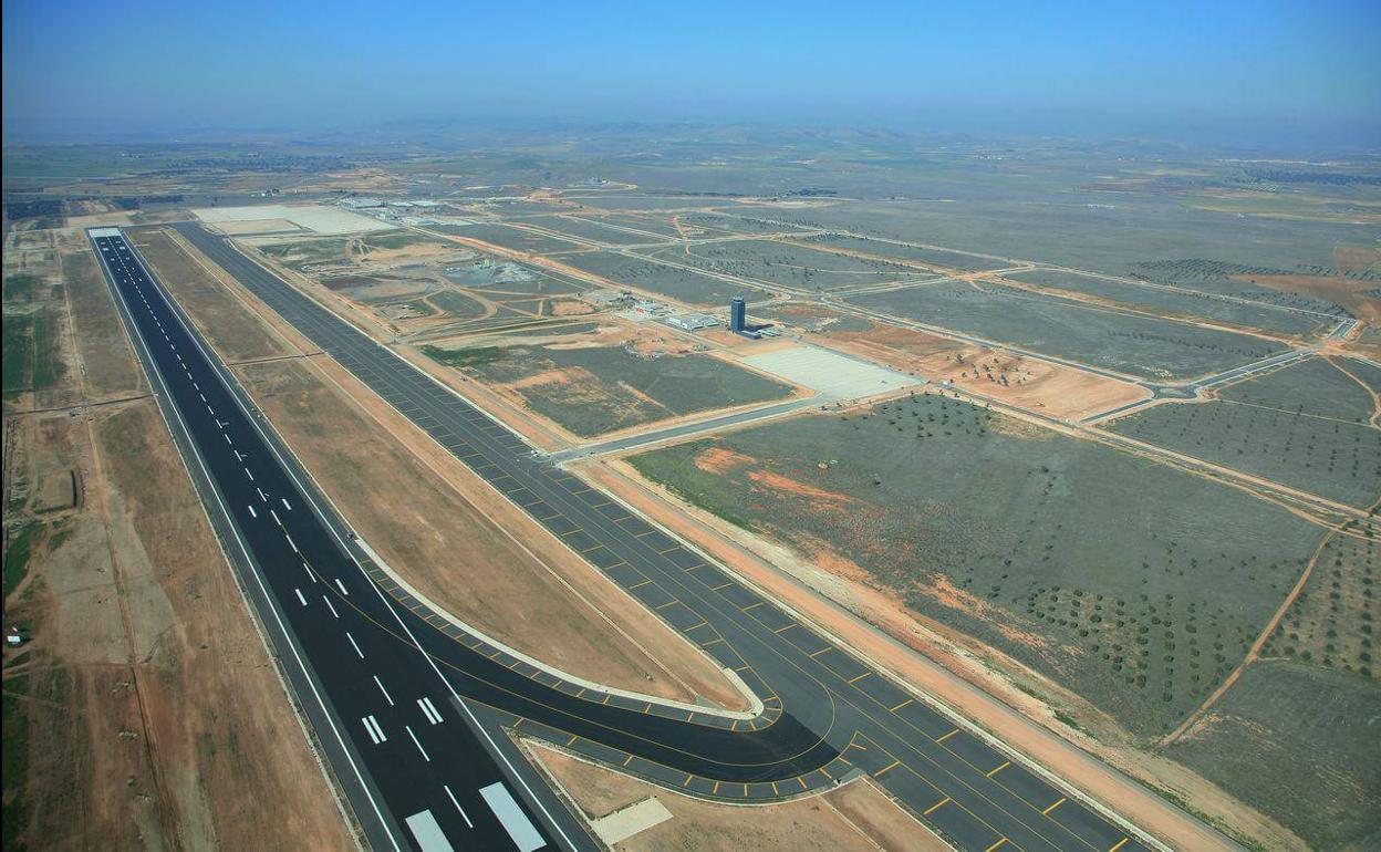 Vista de la piste de despegue del aeropuerto de Ciudad Real.