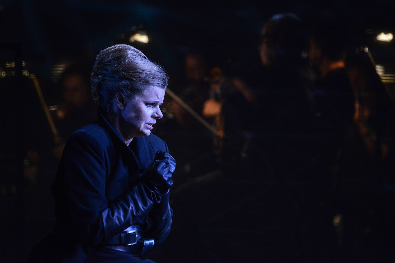 El público aplaudió 'El ocaso de los dioses', que anoche abrió la 72 temporada de la Ópera de Oviedo.