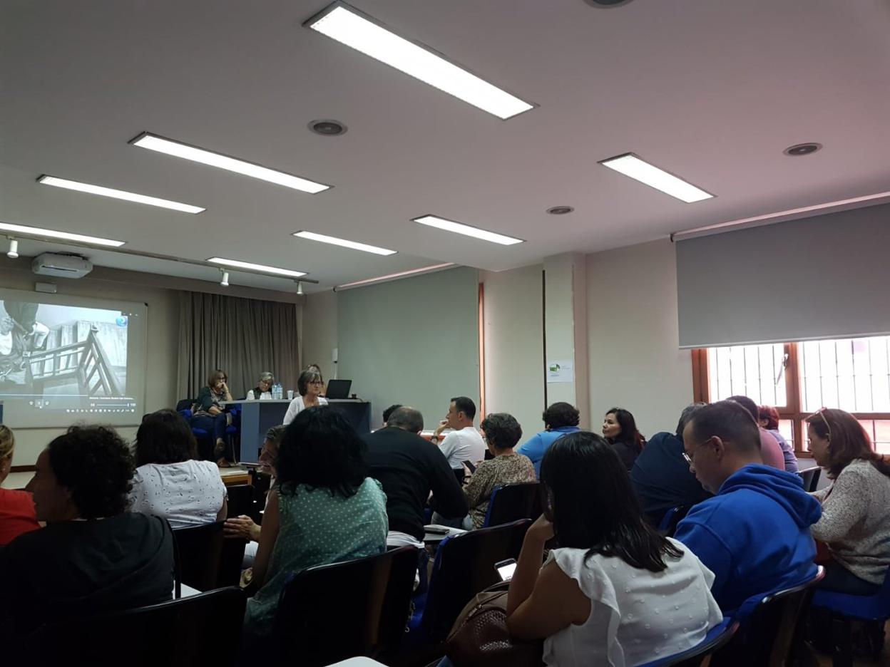 Foto tomada por uno de los asistentes a la asamblea, en la que no se permitió la entrada de los medios de comunicación. 