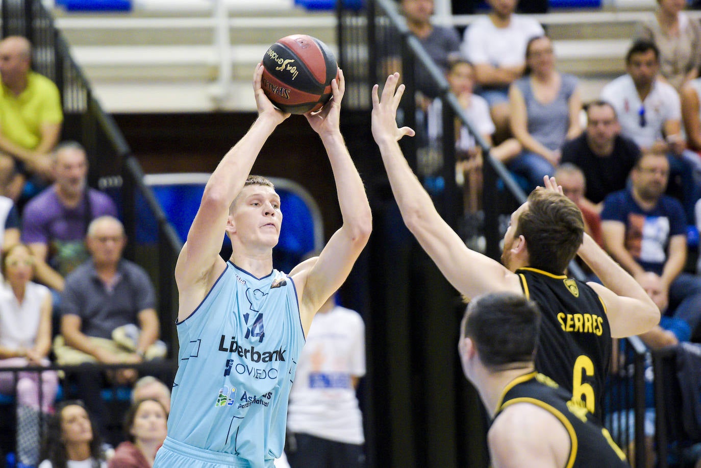 A pesar de un intento de reacción en el último cuarto el cuadro ovetense sigue sin lograr el triunfo en la pretemporada.