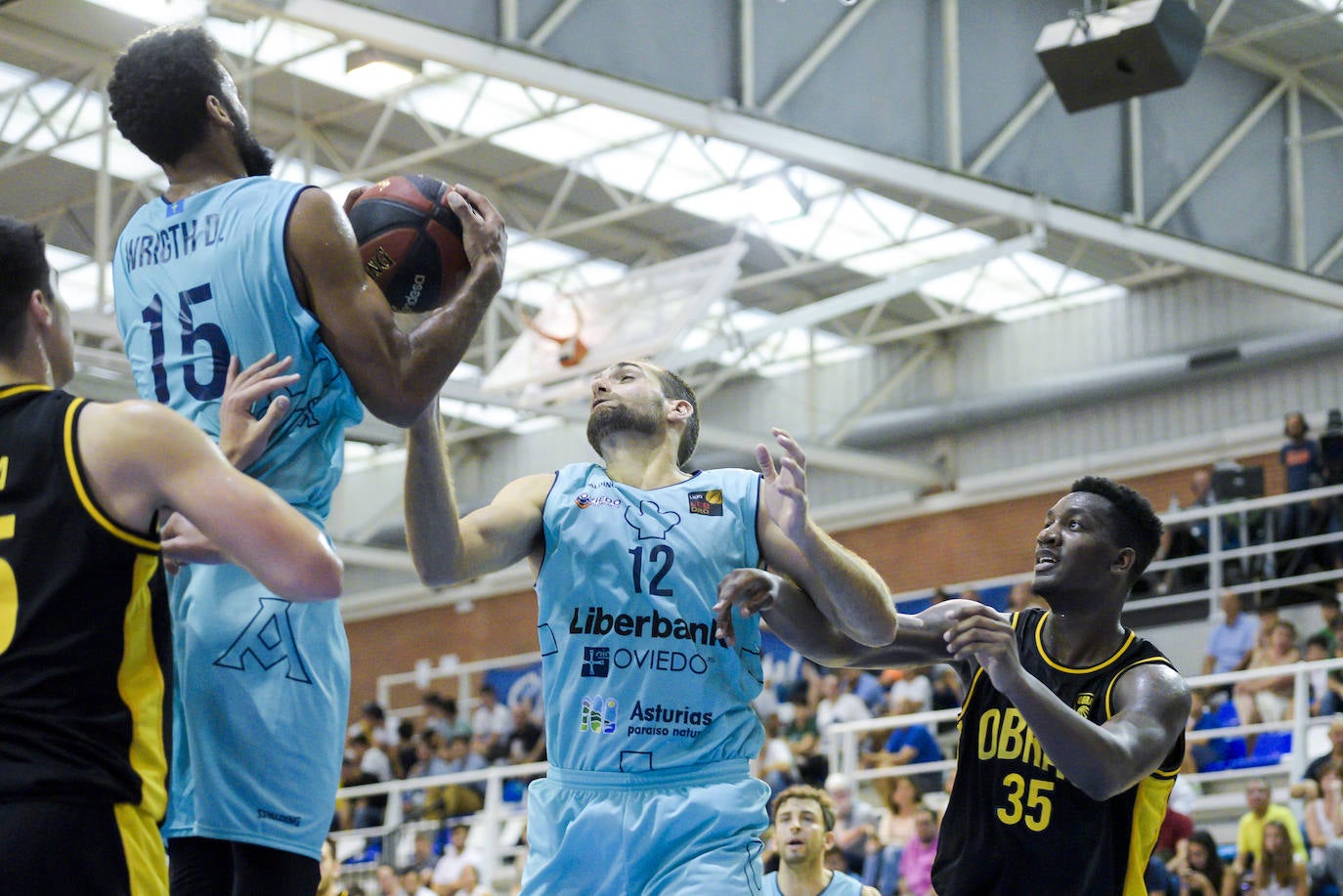 A pesar de un intento de reacción en el último cuarto el cuadro ovetense sigue sin lograr el triunfo en la pretemporada.