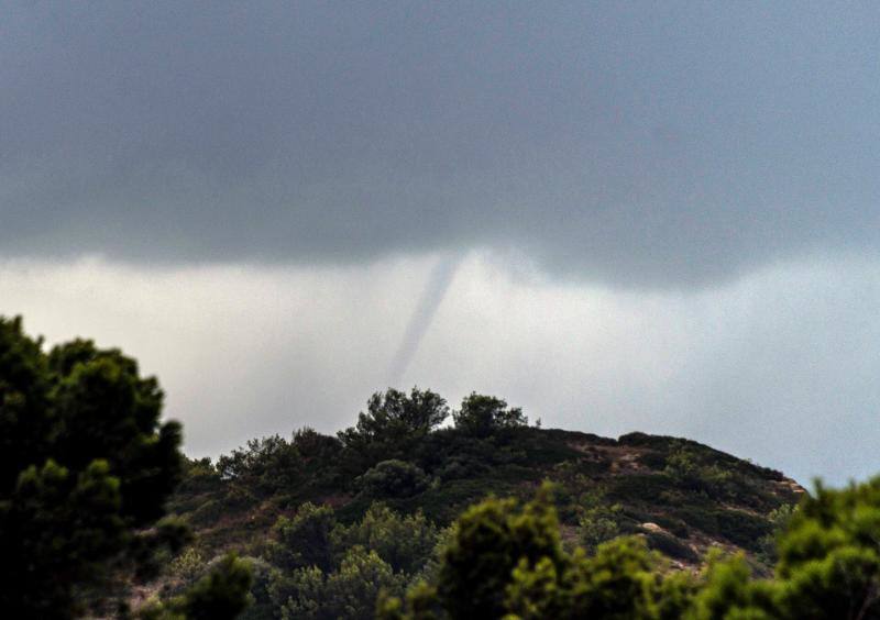 La Depresión Aislada en Niveles Altos (DANA) que comenzó a afectar este lunes al este peninsular seguirá afectando al sureste peninsular y dejará lluvias de intensidad torrencial. Las provincias de Girona, Tarragona, Castellón, Valencia, Alicante, Murcia, Almería, Mallorca, Menorca, Ibiza y Formentera se encuentran, este jueves, bajo alerta de riesgo amarilla y naranja.