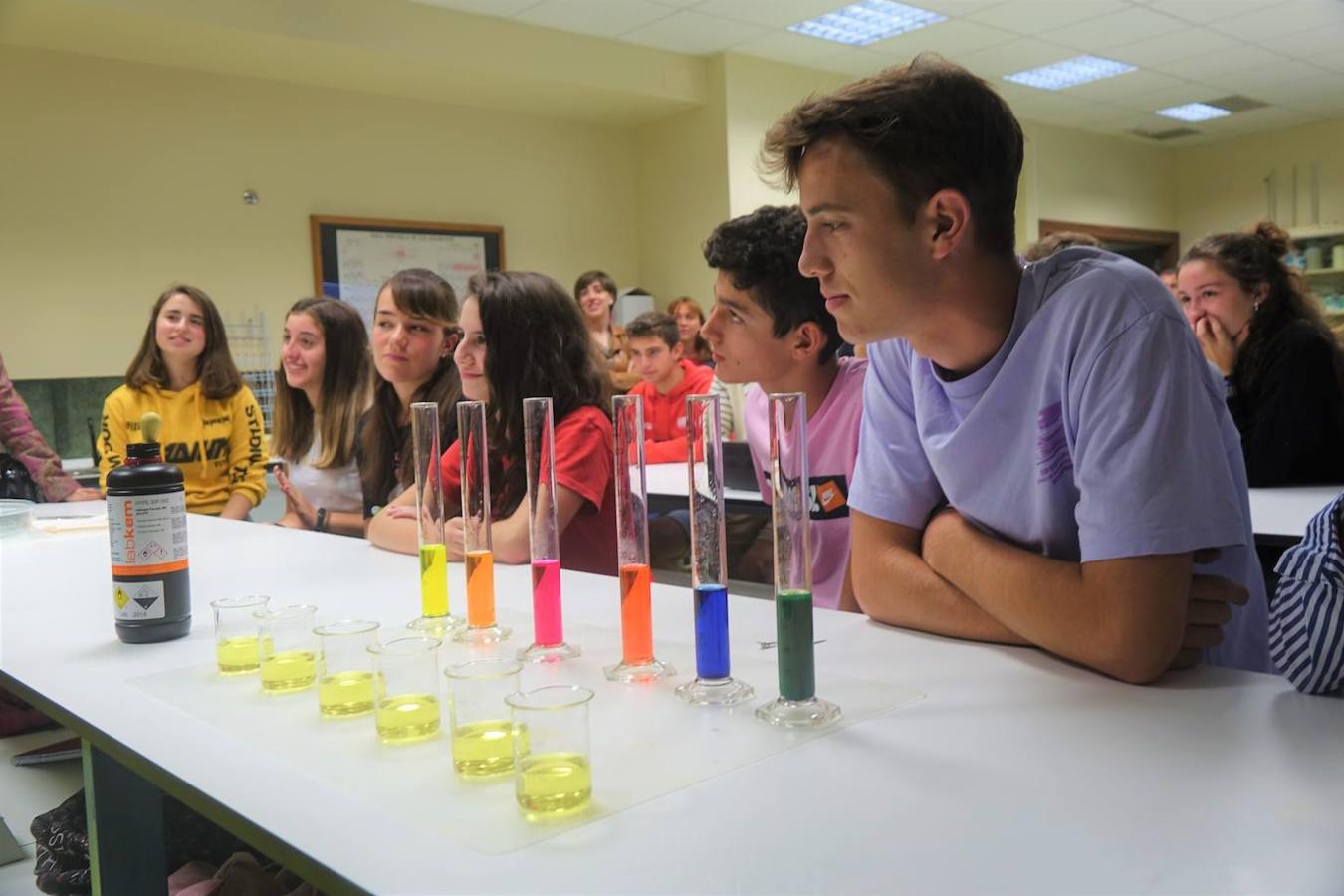 El presidente del Principado acude a la inauguración del año académico para secundaria y bachillerato. 