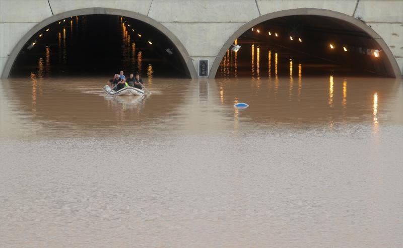 Cuatro fallecidos, centenares de personas evacuadas, decenas de casas y comercios anegados y carreteras cortadas. El balance de la gota fría en las comunidades del Levante español es desolador. 