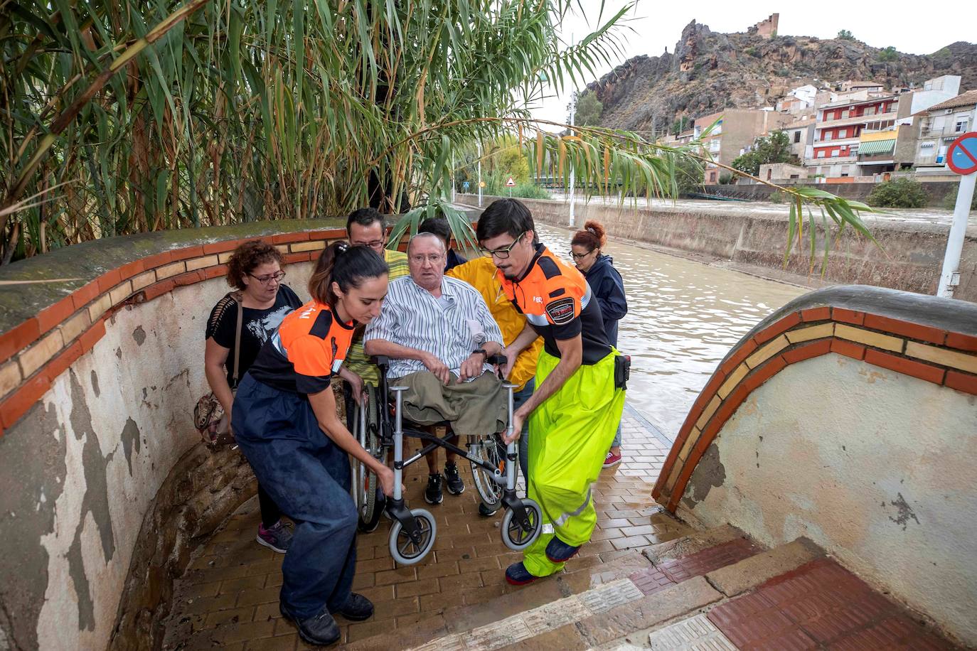 Cuatro fallecidos, centenares de personas evacuadas, decenas de casas y comercios anegados y carreteras cortadas. El balance de la gota fría en las comunidades del Levante español es desolador. 