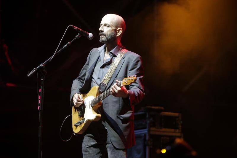 Willy Naves fue el encargado de abrir los conciertos de San Mateo en la jornada del sábado. Ilegales y Los Enemigos completaron la jornada musical en la capital.