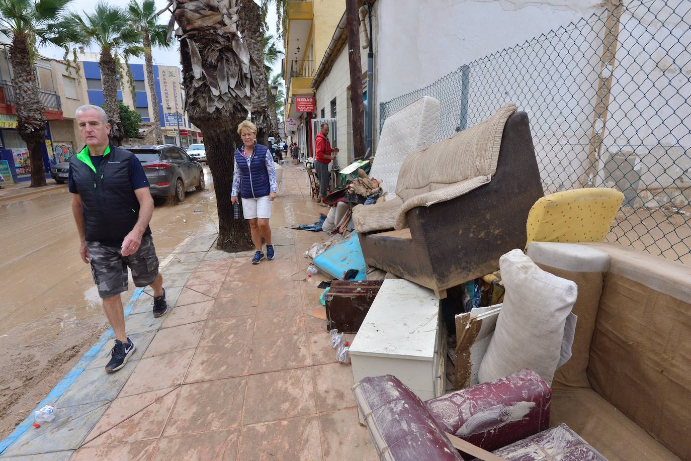 Gran parte del municipio sigue anegado por las fuertes lluvias de la madrugada del viernes. Allí está las instalaciones del Montepío de la Minería que se ha ofrecido para dar cobijo a las familias que han tenido que ser desalojadas.