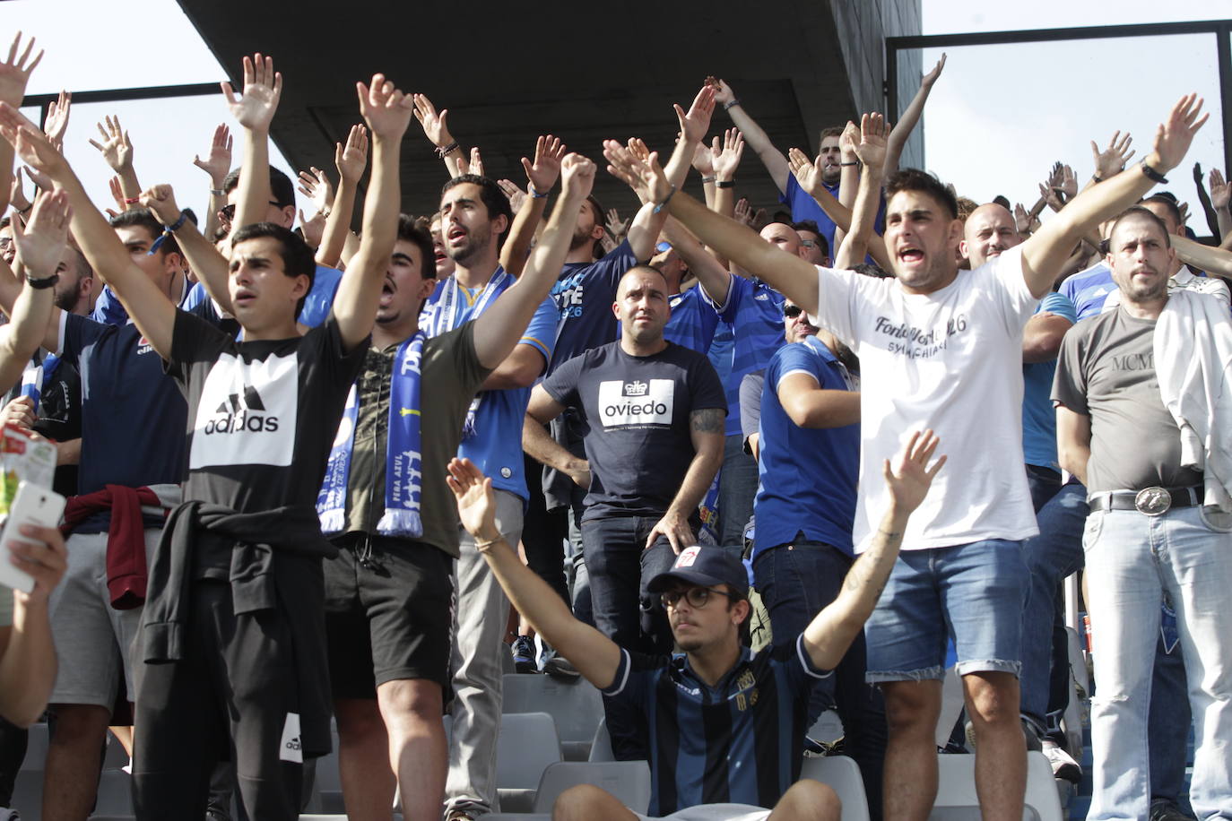 El Elche dominó y derrotó al Real Oviedo (0-2) con dos tantos de Yacine Qasmir en un partido cómodo para los ilicitanos en el que las imprecisiones les costaron a los carbayones tres puntos -además de dos nuevas expulsiones- y en el que los de Pacheta dieron un repaso táctico a su rival.