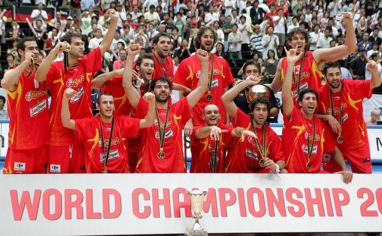 Los jugadores de la selección española, celebrando el oro conquistado en Japón. 
