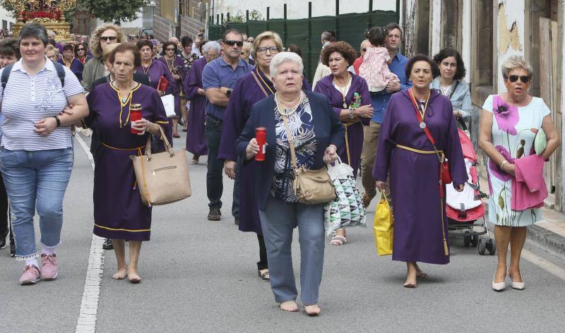 Las calles de Noreña acogieron, este domingo, a miles de personas para la procesión del Cristo.