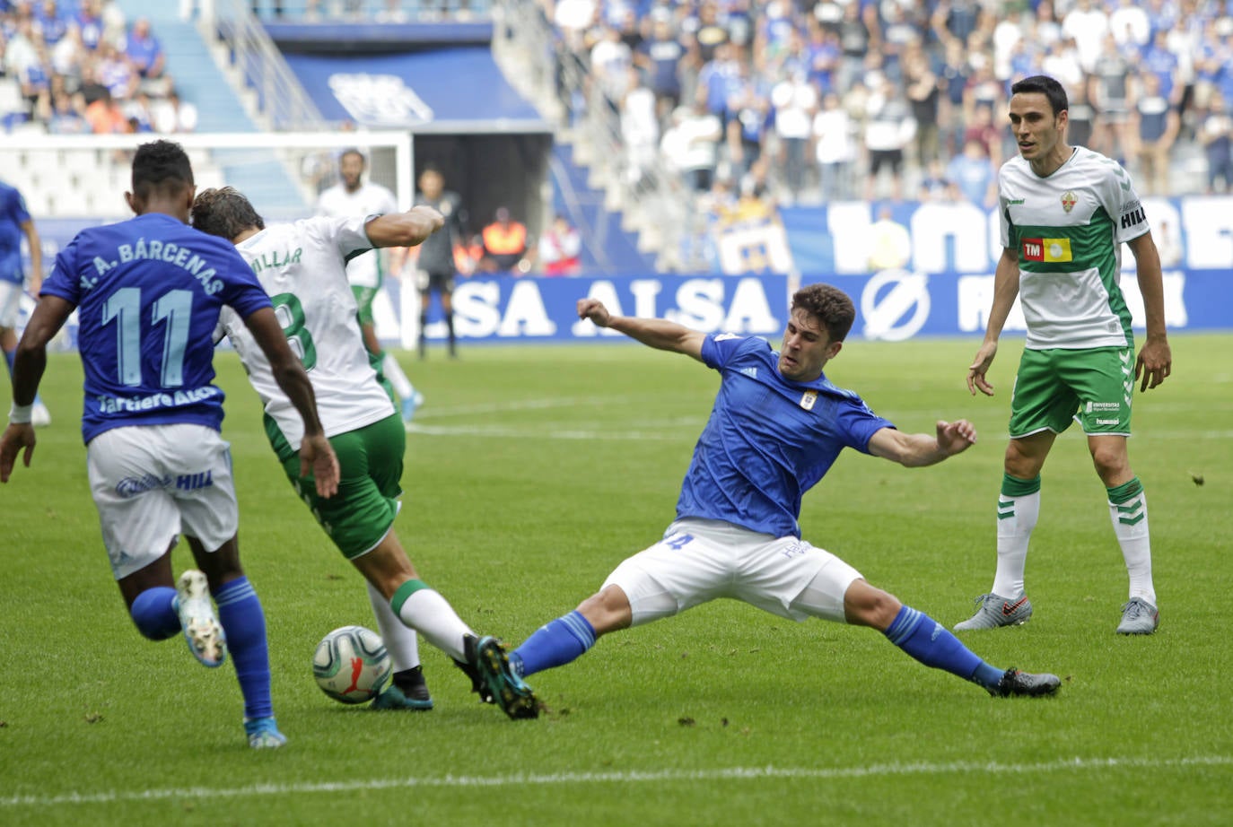 El Elche dominó y derrotó al Real Oviedo (0-2) con dos tantos de Yacine Qasmir en un partido cómodo para los ilicitanos en el que las imprecisiones les costaron a los carbayones tres puntos -además de dos nuevas expulsiones- y en el que los de Pacheta dieron un repaso táctico a su rival.