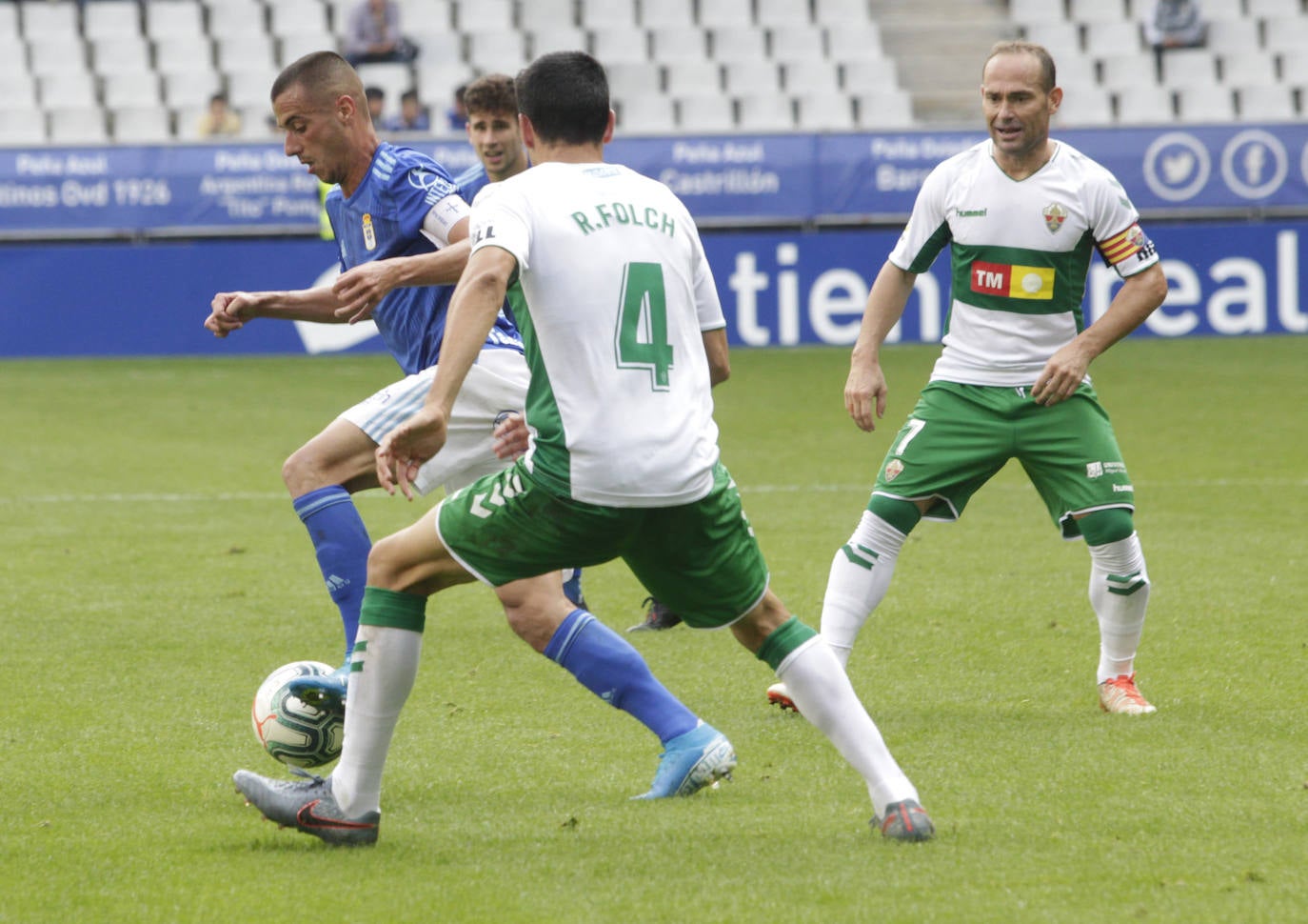 El Elche dominó y derrotó al Real Oviedo (0-2) con dos tantos de Yacine Qasmir en un partido cómodo para los ilicitanos en el que las imprecisiones les costaron a los carbayones tres puntos -además de dos nuevas expulsiones- y en el que los de Pacheta dieron un repaso táctico a su rival.