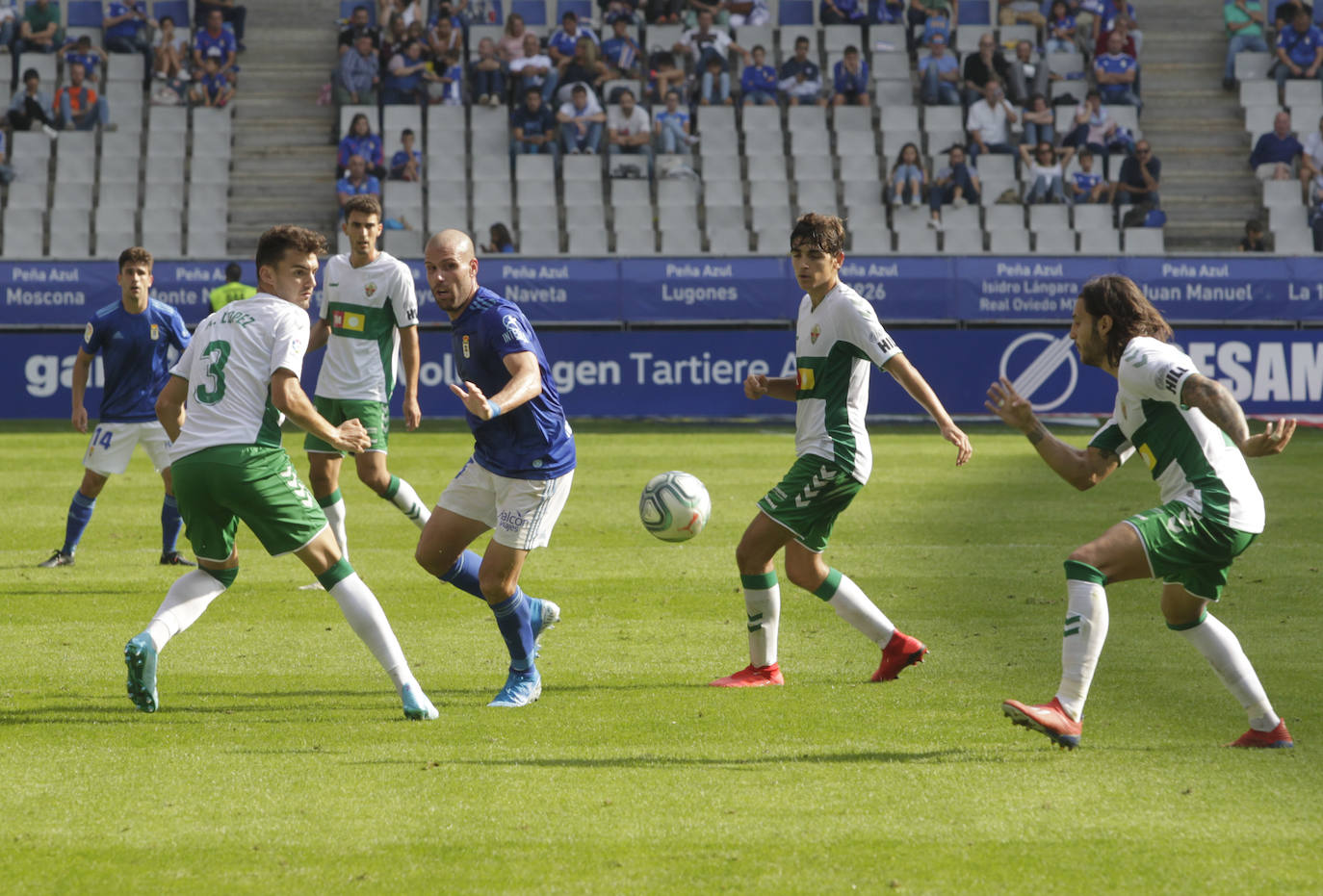 El Elche dominó y derrotó al Real Oviedo (0-2) con dos tantos de Yacine Qasmir en un partido cómodo para los ilicitanos en el que las imprecisiones les costaron a los carbayones tres puntos -además de dos nuevas expulsiones- y en el que los de Pacheta dieron un repaso táctico a su rival.