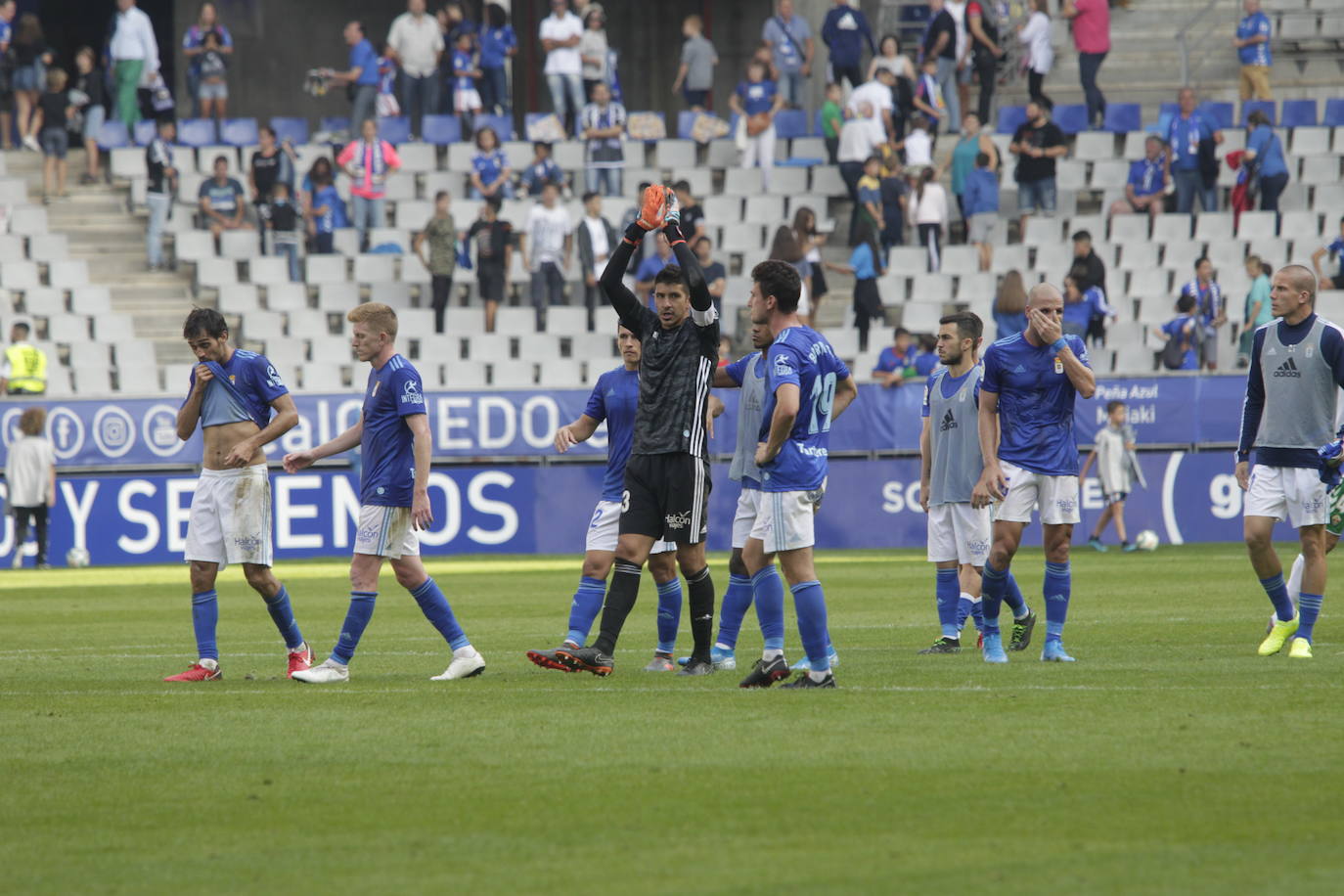 El Elche dominó y derrotó al Real Oviedo (0-2) con dos tantos de Yacine Qasmir en un partido cómodo para los ilicitanos en el que las imprecisiones les costaron a los carbayones tres puntos -además de dos nuevas expulsiones- y en el que los de Pacheta dieron un repaso táctico a su rival.