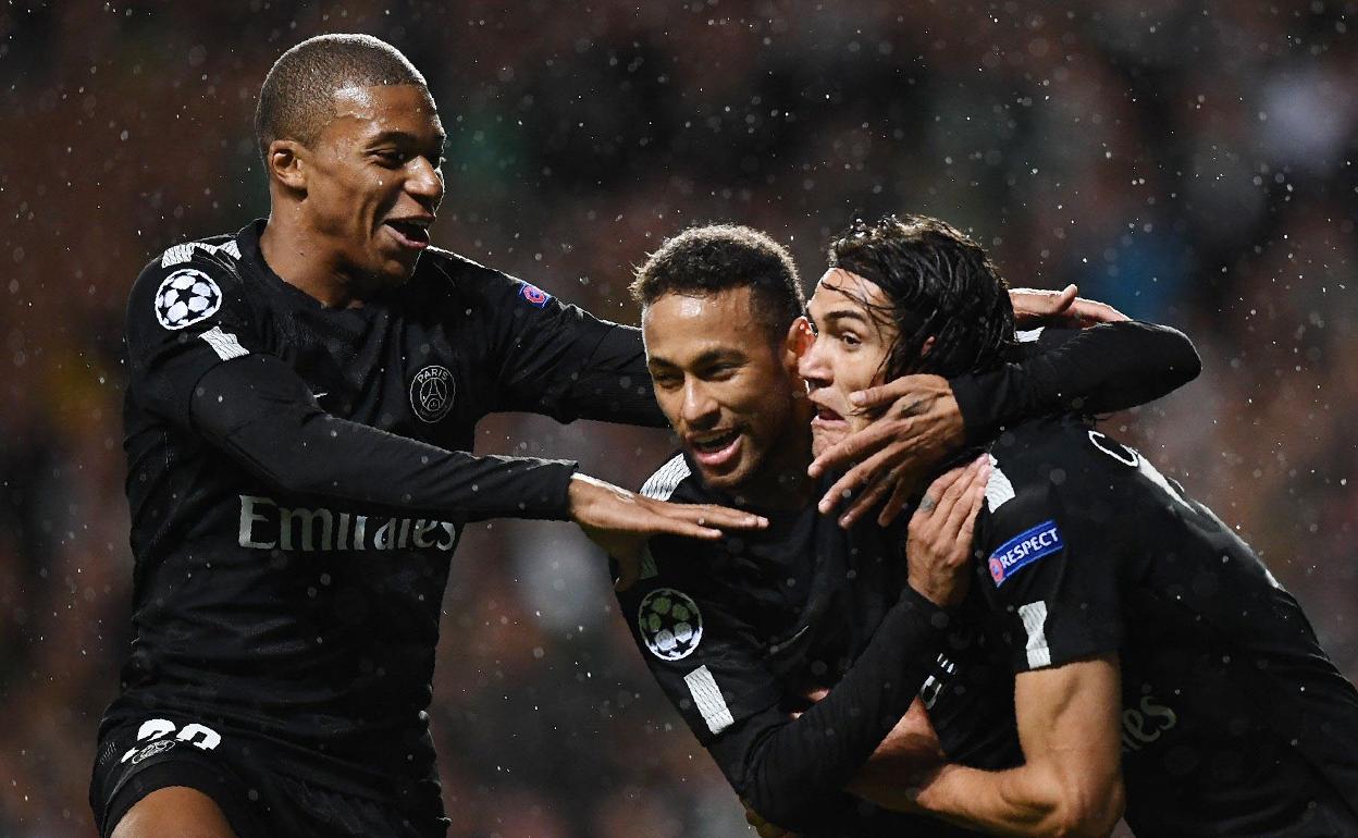 Mbappé, Neymar y Cavani, durante un partido de la Liga de Campeones.