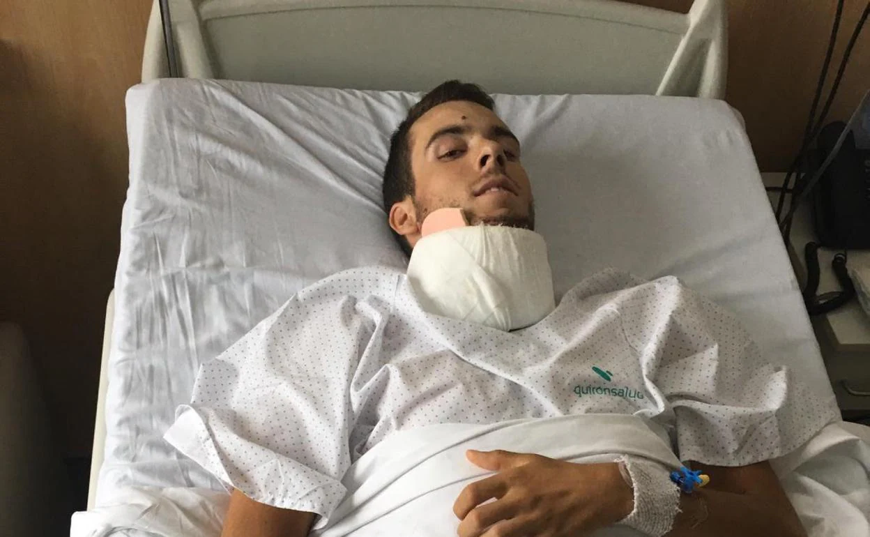 El ciclista Pablo García Sánchez, en su habitación del Hospital Universitario Quirón de Pozuelo de Alarcón. 