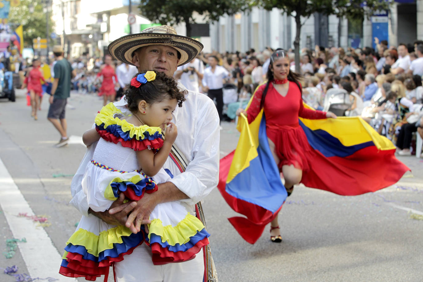 Once carrozas participan este año en la comitiva por el centro de Oviedo