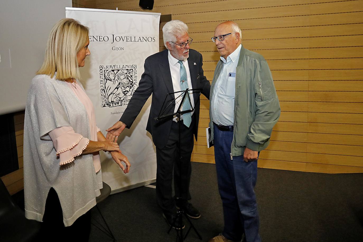 Decenas de personas se reunieron para recordar a José Luis Martínez, presidente de la entidad ente 1994 y 2013, etapa en la que la revitalizó.