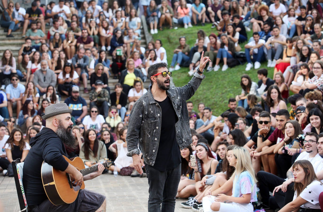 Multitudinario concierto de Rayden en El Milán