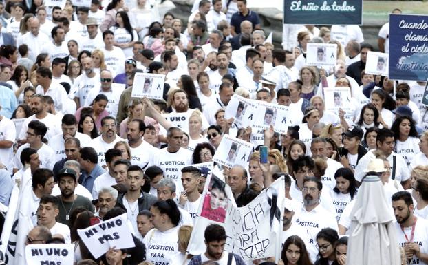 Cientos de personas se sumaron a la manifestación. 