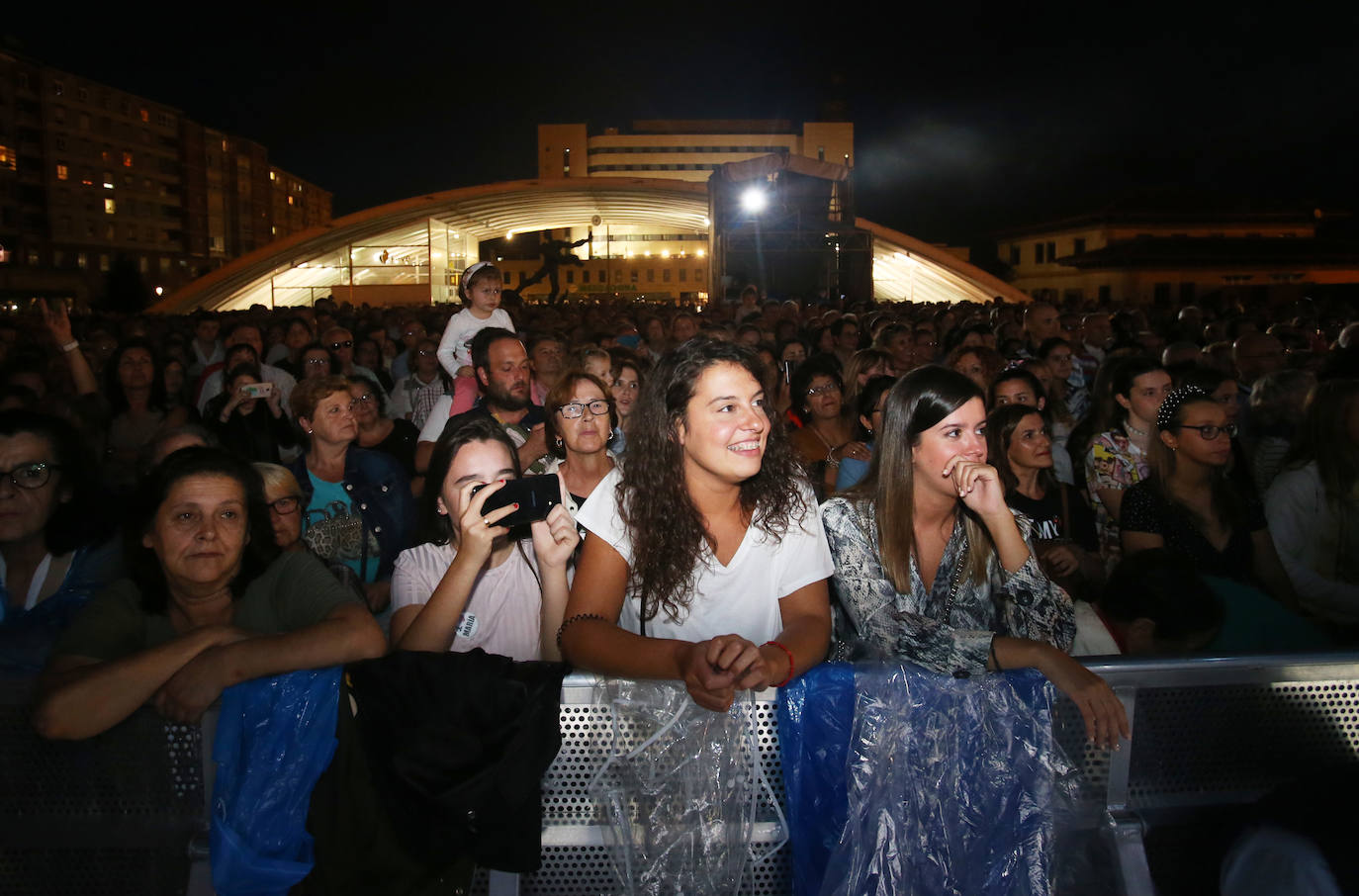 El cantante ofreció un concierto en el día grande de las fiestas de Oviedo
