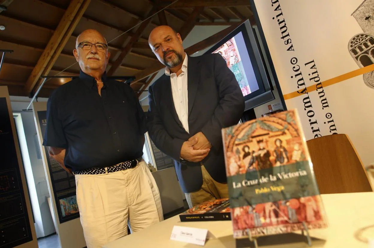 El autor, Pablo Vega, y Basilio Rodríguez Cañada. 