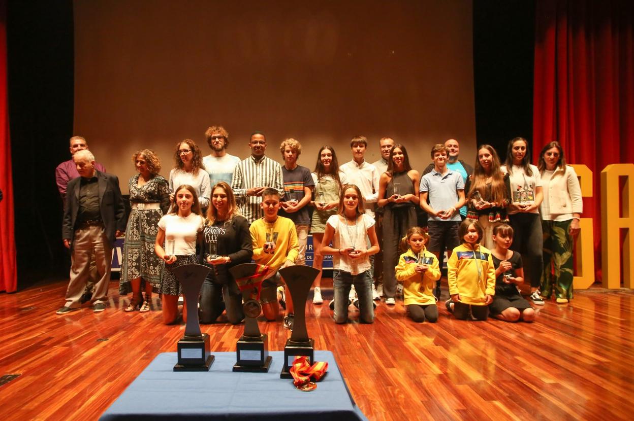 LO MEJOR DEL VOLEIBOL REGIONAL SE CITA EN AVILÉS