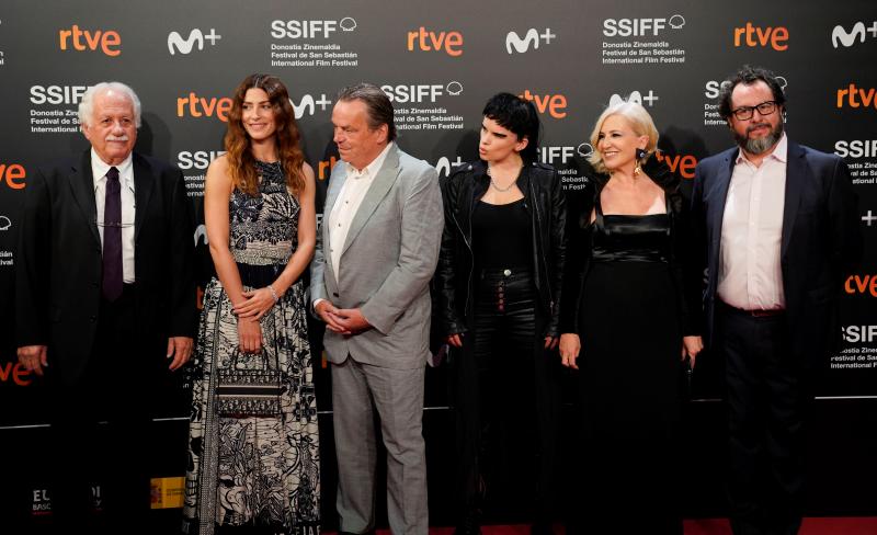Los actores Kristen Stewart y Sam Neill y el director Alejandro Amenábar destacaron en la gala inaugural del Festival de San Sebastián, que congregó a un buen número de estrellas nacionales e internacionales.