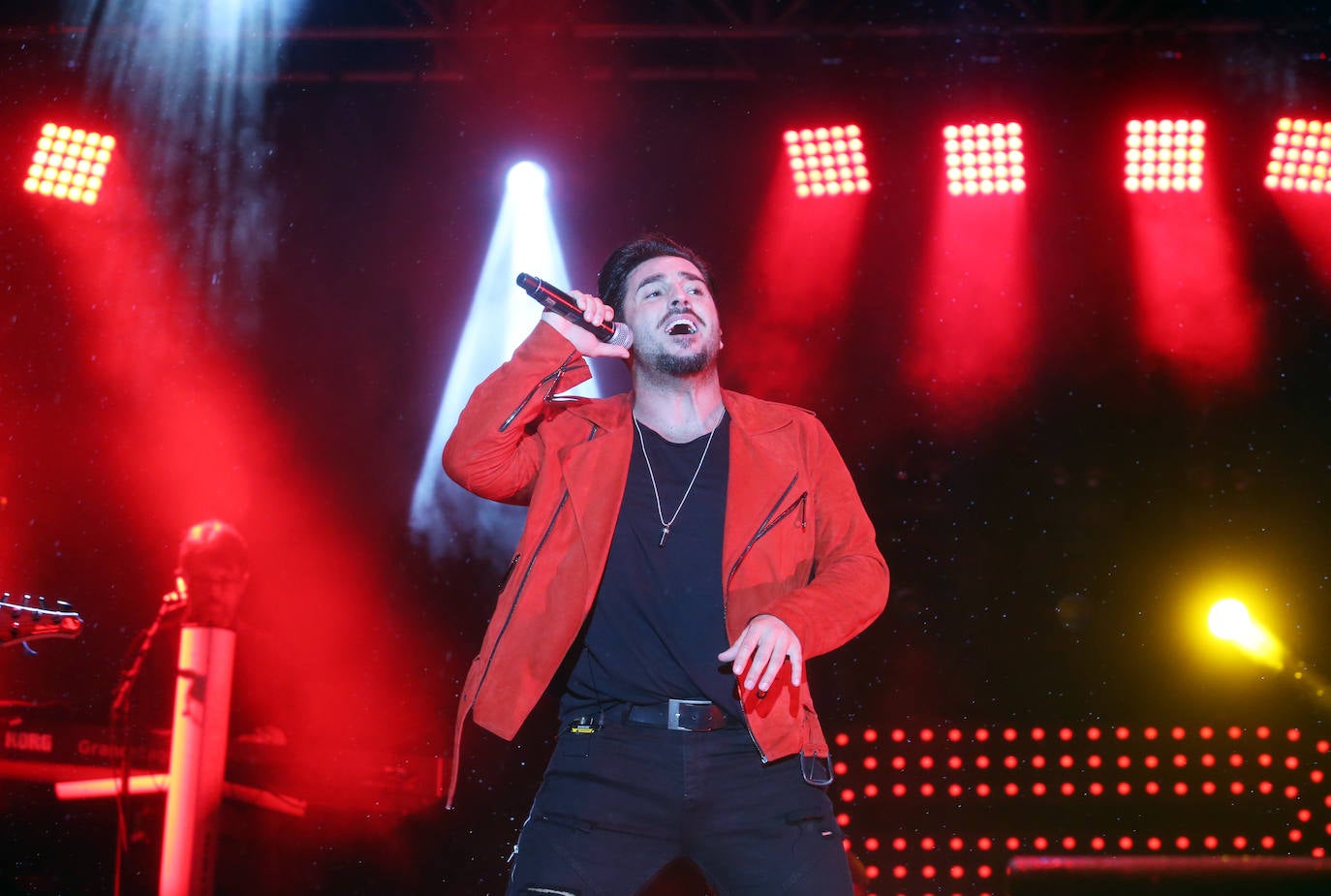 El directo del cantante cántabro era uno de los más esperados de las fiestas de San Mateo, algo que se notó por la gran afluencia de público.