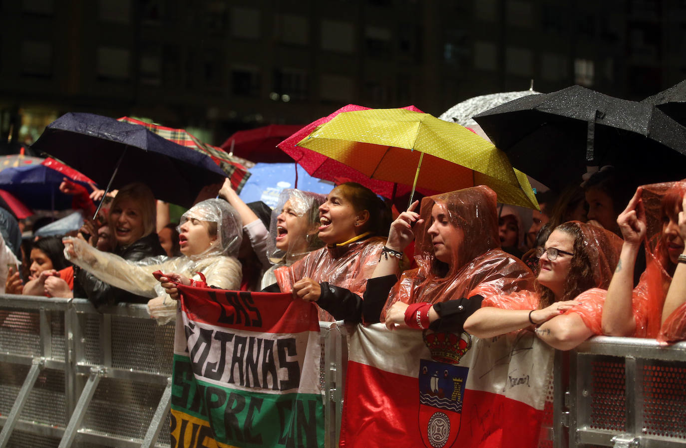El directo del cantante cántabro era uno de los más esperados de las fiestas de San Mateo, algo que se notó por la gran afluencia de público.
