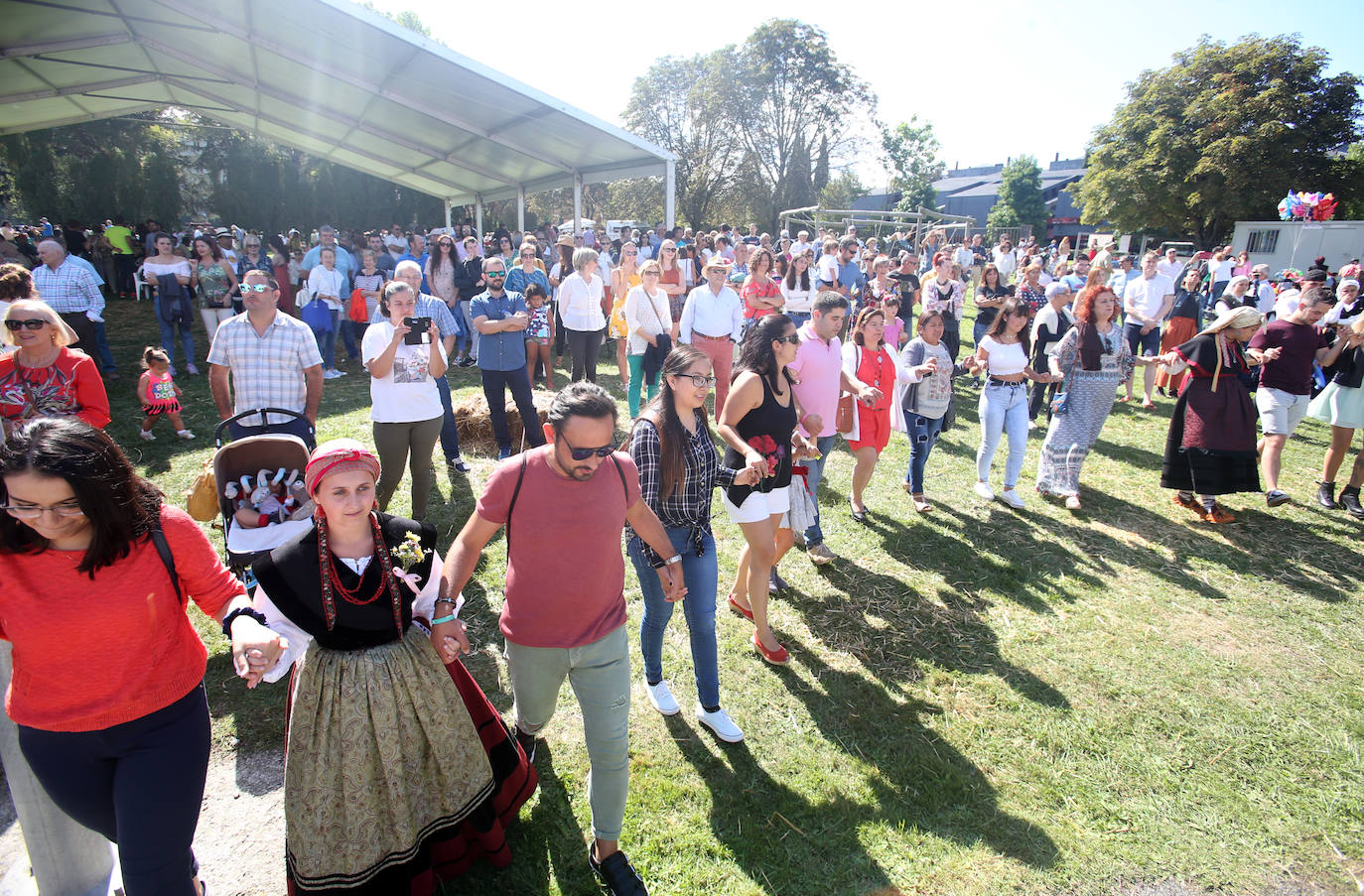 Oviedo disfrutó de una jornada soleada para cumplir con la tradición.