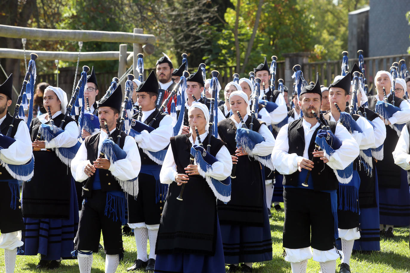 Oviedo disfrutó de una jornada soleada para cumplir con la tradición.