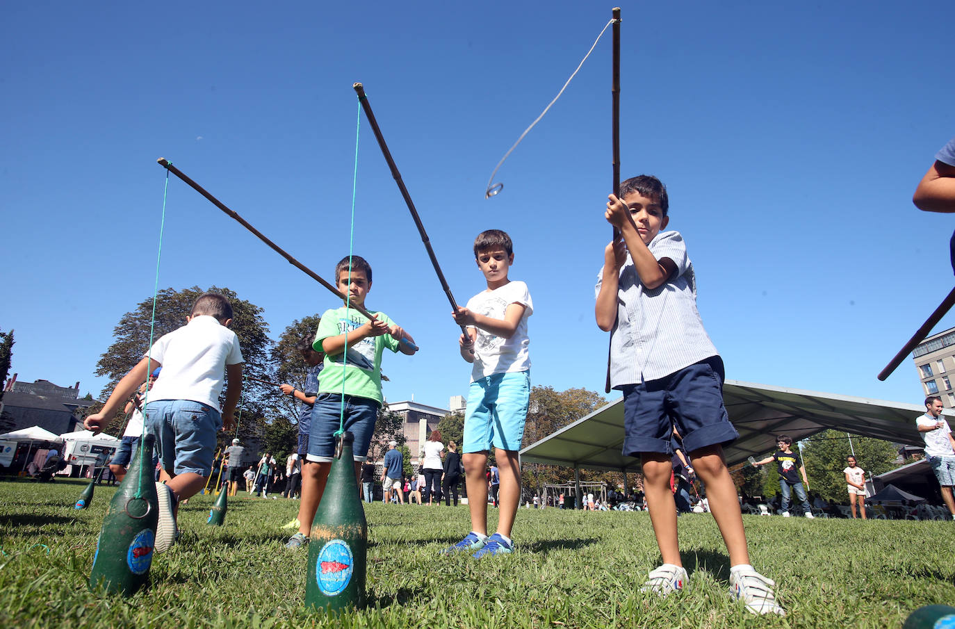Oviedo disfrutó de una jornada soleada para cumplir con la tradición.