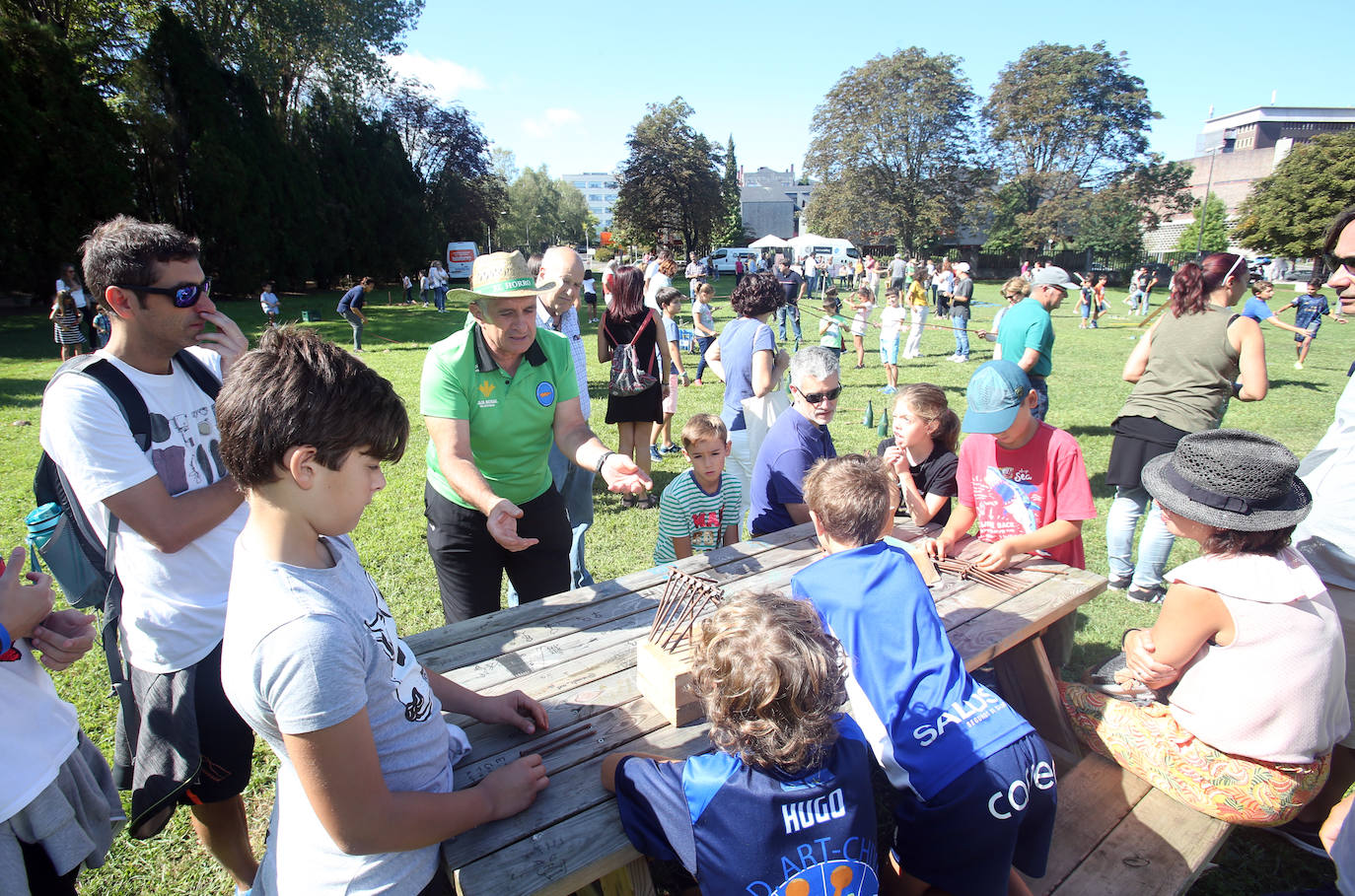 Oviedo disfrutó de una jornada soleada para cumplir con la tradición.